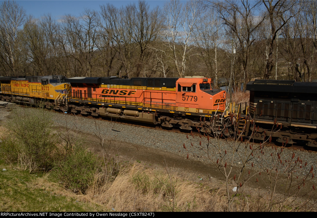 BNSF 5779 on 60E